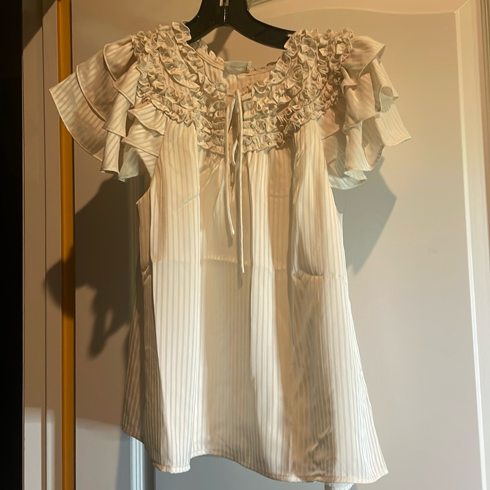 NWT aureum off white blouse 👚 size medium pit to pit 19
